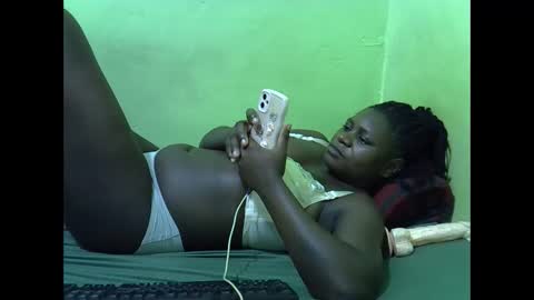 Snapshot of hot_girlly chatting on 12.20.25 hot_girlly online show from 12.20.25