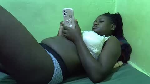 Snapshot of hot_girlly chatting on 12.22.25 hot_girlly online show from 12.22.25