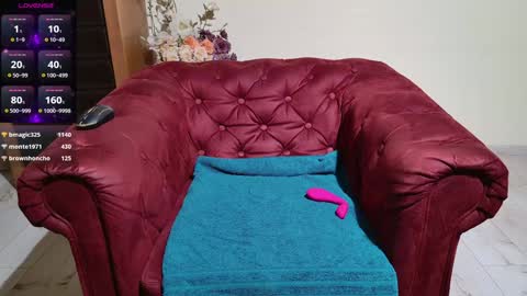 Snapshot of hot_hayde chatting on 02.05.25 Aly online show from 02.05.25