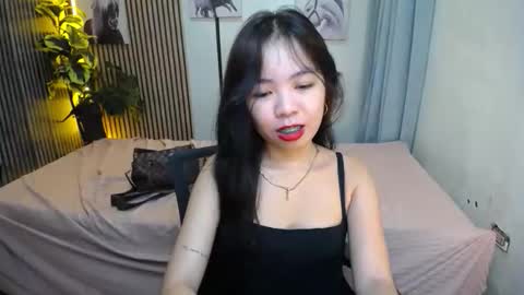 Snapshot of hot_ice_cube chatting on 11.15.25 Ms Yen online show from 11.15.25