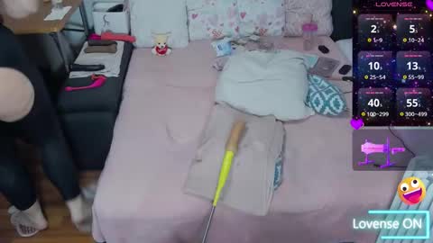 Jessica  Tyler online show from 03.04.25