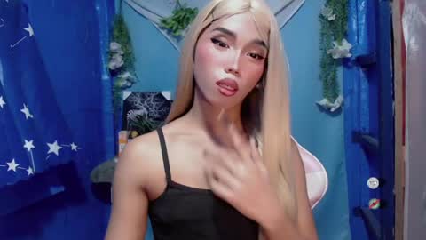 Snapshot of hot_khianna chatting on 04.14.26 Khianna online show from 04.14.26