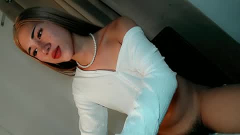 hot_little_angel18 online show from 06.13.26