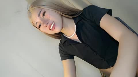 hot_little_angel18 online show from 06.14.26