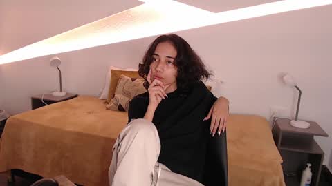 Snapshot of hot_little_bunny chatting on 01.04.25 Alana online show from 01.04.25