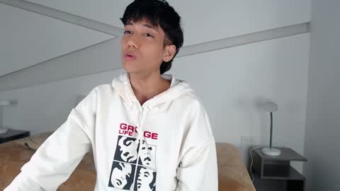 Snapshot of hot_little_bunny chatting on 01.27.25 Alana online show from 01.27.25