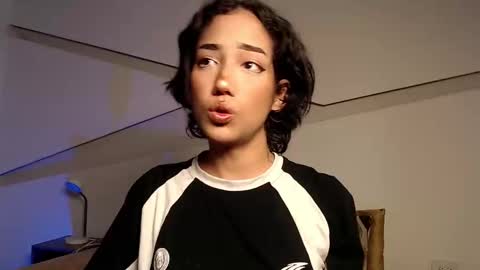 Snapshot of hot_little_bunny chatting on 09.08.25 Alana online show from 09.08.25