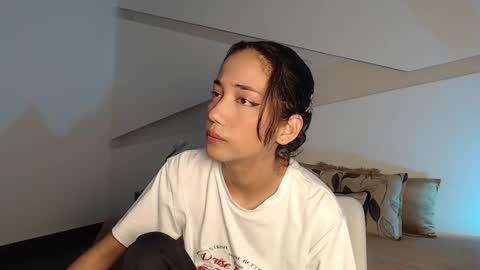 Snapshot of hot_little_bunny chatting on 10.08.25 Alana online show from 10.08.25