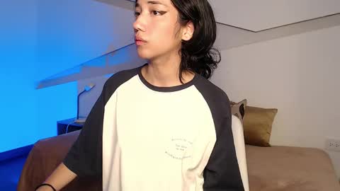 Snapshot of hot_little_bunny chatting on 10.17.25 Alana online show from 10.17.25