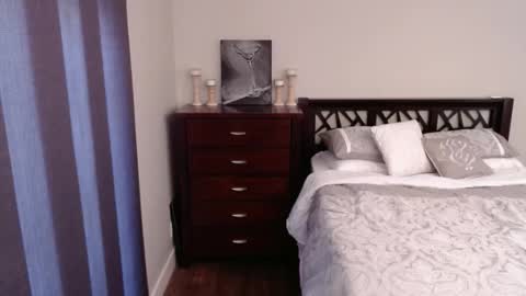 Rose Redwood online show from 09.28.25