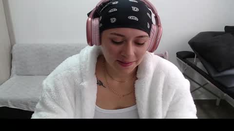 Mia online show from 03.06.25