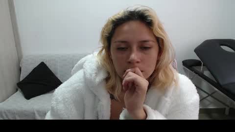 Mia online show from 03.07.25