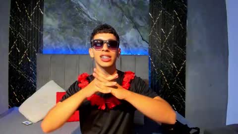 Hot Summer Boy online show from 01.15.26