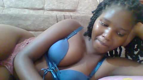 Snapshot of hotbabbee chatting on 02.08.25 love online show from 02.08.25