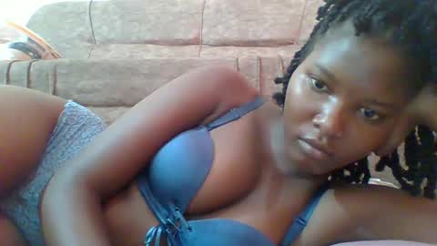 Snapshot of hotbabbee chatting on 02.12.25 love online show from 02.12.25