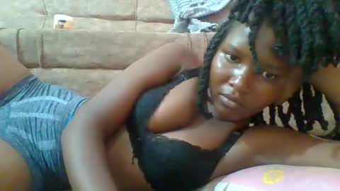 Snapshot of hotbabbee chatting on 03.02.25 love online show from 03.02.25