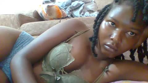 Snapshot of hotbabbee chatting on 03.03.25 love online show from 03.03.25