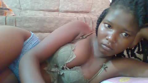 Snapshot of hotbabbee chatting on 03.03.25 love online show from 03.03.25