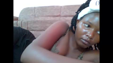 Snapshot of hotbabbee chatting on 03.10.25 love online show from 03.10.25