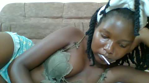 Snapshot of hotbabbee chatting on 03.12.25 love online show from 03.12.25