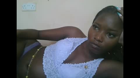 Snapshot of hotbabbee chatting on 10.10.25 love online show from 10.10.25