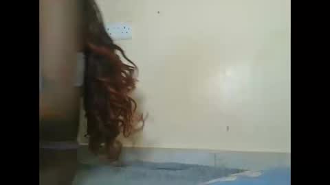 Snapshot of hotbabbee chatting on 10.10.25 love online show from 10.10.25