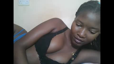 Snapshot of hotbabbee chatting on 10.27.25 love online show from 10.27.25