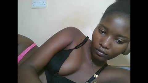 Snapshot of hotbabbee chatting on 11.11.25 love online show from 11.11.25