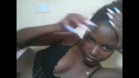 Snapshot of hotbabbee chatting on 11.20.25 love online show from 11.20.25