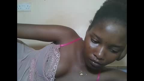 Snapshot of hotbabbee chatting on 11.28.25 love online show from 11.28.25