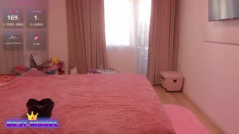 Snapshot of hotbabette chatting on 12.18.24 SweetBrendy online show from 12.18.24