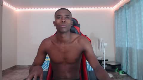 Snapshot of hotblacks07 chatting on 10.05.25 rivas online show from 10.05.25