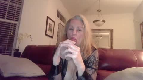 hotblondemilf1962 online show from 01.28.25