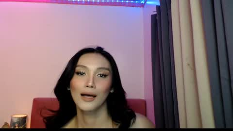 Snapshot of hotbunny_12 chatting on 12.07.24 Kylie online show from 12.07.24