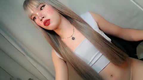 hotchescacummer online show from 12.20.25