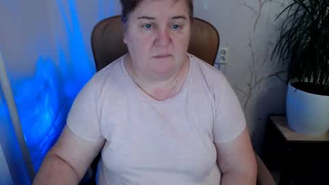 Snapshot of hotfiremommy chatting on 01.11.25 LimonkaFire online show from 01.11.25