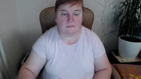 Snapshot of hotfiremommy chatting on 01.16.25 LimonkaFire online show from 01.16.25