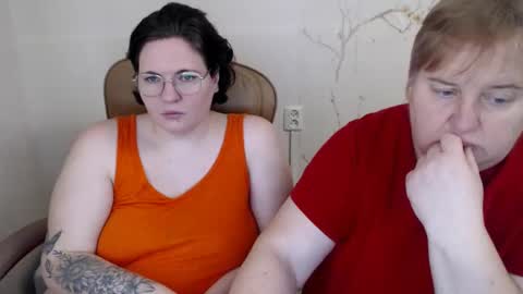 Snapshot of hotfiremommy chatting on 01.30.25 LimonkaFire online show from 01.30.25