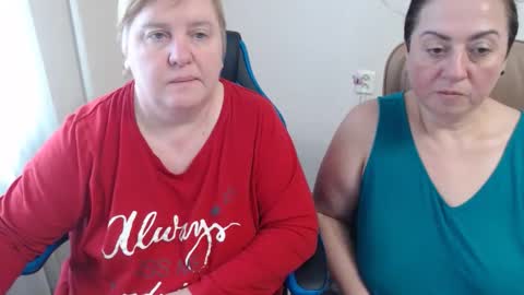 Snapshot of hotfiremommy chatting on 11.10.25 LimonkaFire online show from 11.10.25