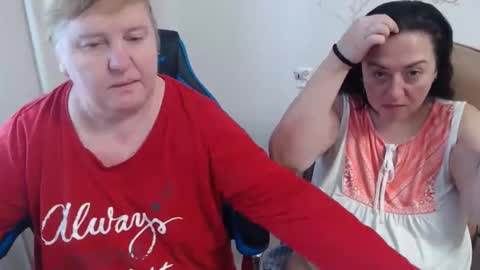 Snapshot of hotfiremommy chatting on 11.12.25 LimonkaFire online show from 11.12.25