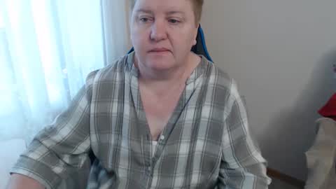 Snapshot of hotfiremommy chatting on 11.20.25 LimonkaFire online show from 11.20.25