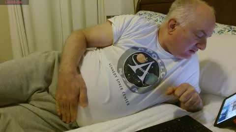 Hot Happy Ray online show from 04.18.26