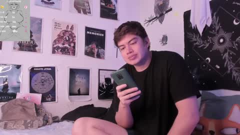 Snapshot of hothoneychile chatting on 01.26.25 Sam and Nico online show from 01.26.25