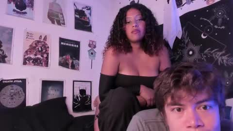 Snapshot of hothoneychile chatting on 03.08.25 Sam and Nico online show from 03.08.25