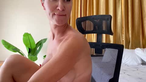 Kate  stream  1200 pm -800 pm UTC 7 online show from 02.02.25