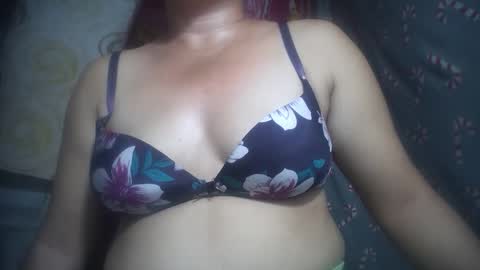 Snapshot of hotmatureladyxxx chatting on 11.07.25 hotmatureladyxxx online show from 11.07.25