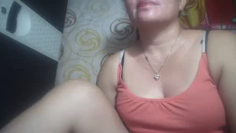 Snapshot of hotmatureladyxxx chatting on 11.15.25 hotmatureladyxxx online show from 11.15.25