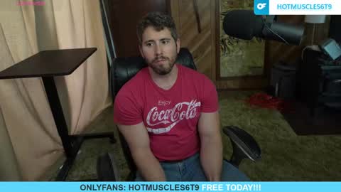 Snapshot of hotmuscles6t9 chatting on 05.18.26 hotmuscles6t9 online show from 05.18.26