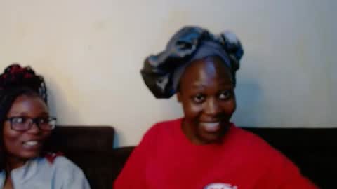 Snapshot of hotnelli chatting on 10.26.25 Rose online show from 10.26.25