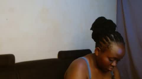 Snapshot of hotnelli chatting on 11.17.25 Rose online show from 11.17.25